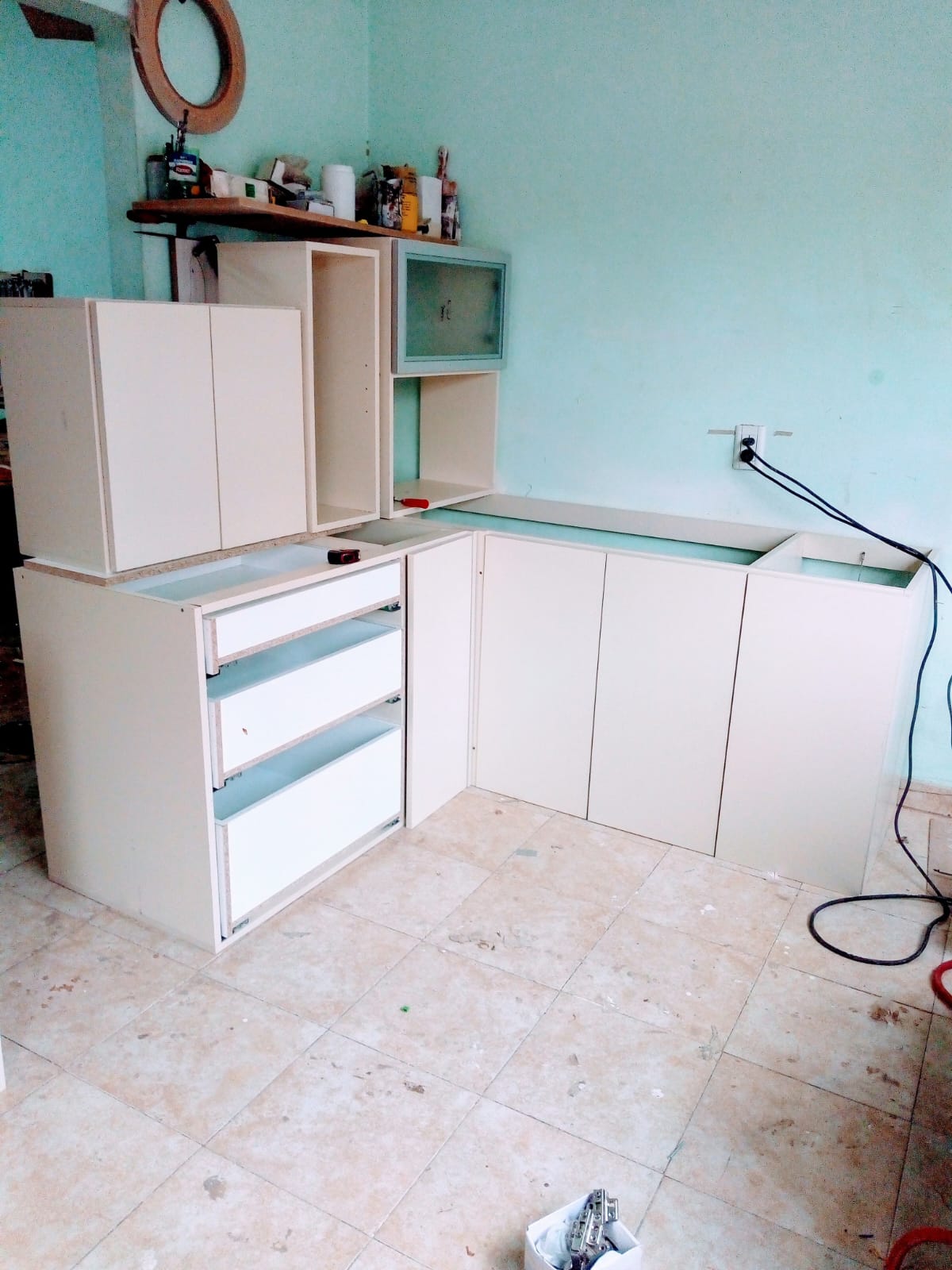 mesada en L y alacenas